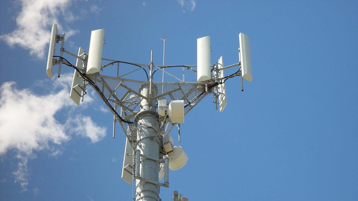 Un support pour antennes relais. // Source : Leon Brooks Un support pour antennes relais. // Source : Leon Brooks