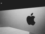 Apple. // Source :  Armand Valendez