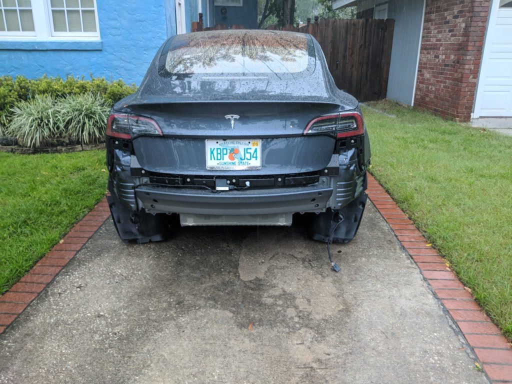 Tesla Model 3 sans pare-choc arrière // Source : Twitter Tesla Model 3 sans pare-choc arrière // Source : Twitter