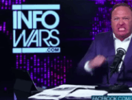 Capture d'écran d'un extrait d'INFO WARS // Source : YouTube/The Colbert Show