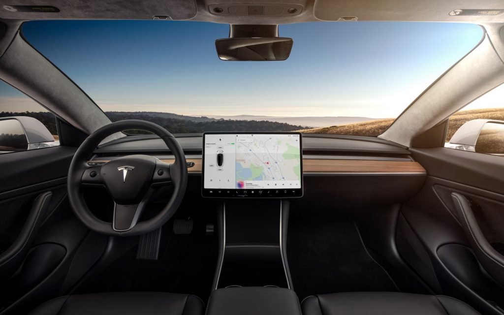 Tableau de bord de la Model 3 // Source : Tesla Tableau de bord de la Model 3 // Source : Tesla