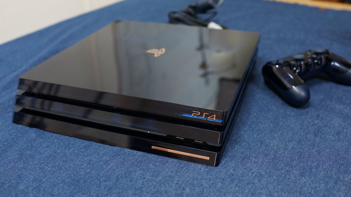 Sony PS4 Pro 500 Millions // Source : Ulrich Rozier pour Numerama Sony PS4 Pro 500 Millions // Source : Ulrich Rozier pour Numerama