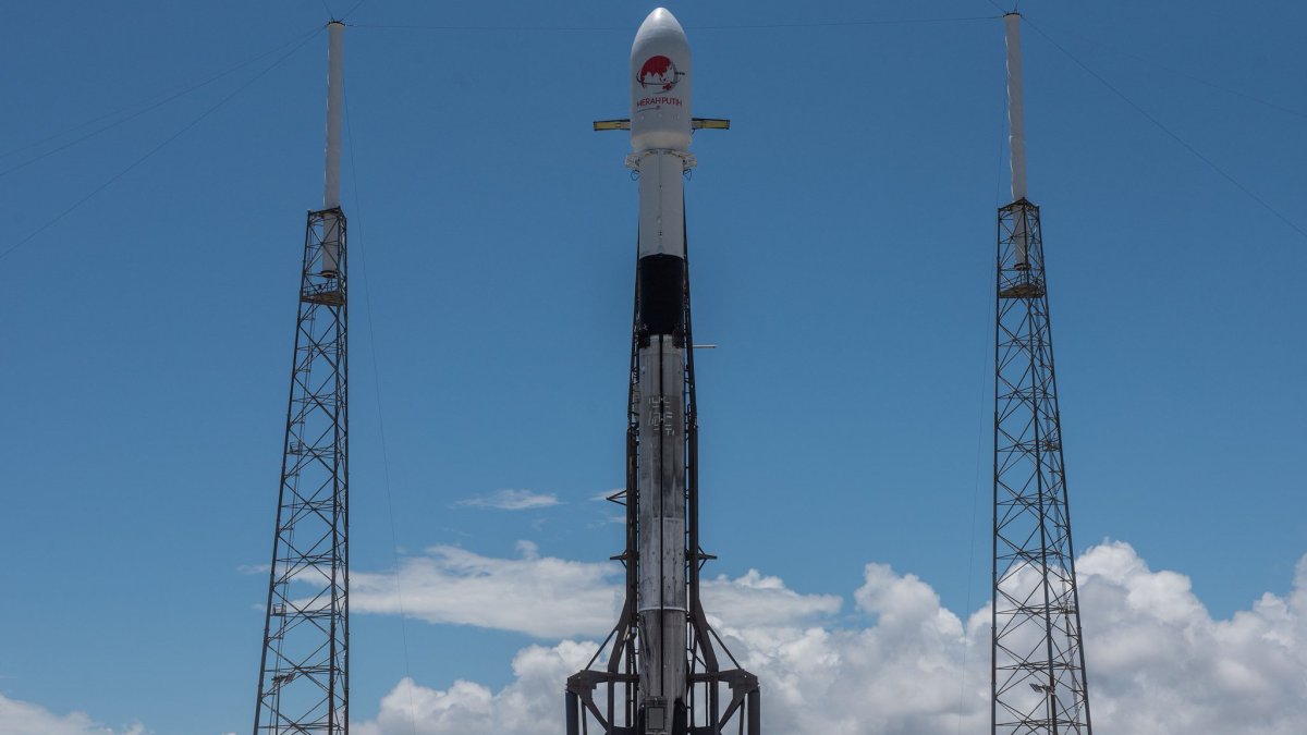 Le lanceur Falcon 9 pour Merah Putih. // Source : SpaceX Le lanceur Falcon 9 pour Merah Putih. // Source : SpaceX