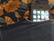 iPhone SE dans ma poche // Source : Goran Vanbeselaere