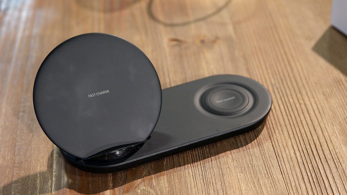 Samsung Wireless Charger Duo // Source : Gizmodo (Sam Rutherford) Samsung Wireless Charger Duo // Source : Gizmodo (Sam Rutherford)