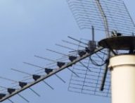 Une antenne yagi, sur un toit. // Source : François Goglins