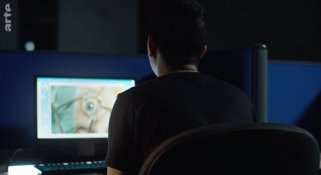 Capture d'écran du documentaire Les Nettoyeurs du Web // Source : Arte Capture d'écran du documentaire Les Nettoyeurs du Web // Source : Arte