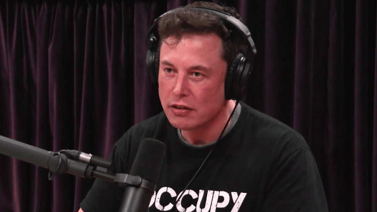 Elon Musk dans un podcast filmé, diffusé le 7 septembre 2018 // Source : YouTube/PowerfulJRE