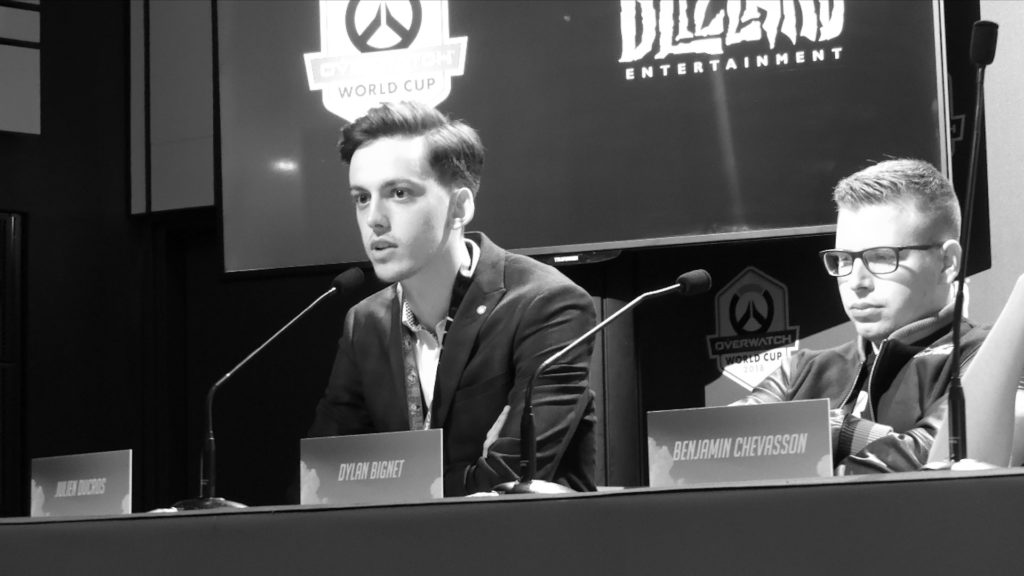 Julien « daemoN » Ducros, coach de l'équipe de France // Source : Fleur Labrunie / Numerama Julien « daemoN » Ducros, coach de l'équipe de France // Source : Fleur Labrunie / Numerama