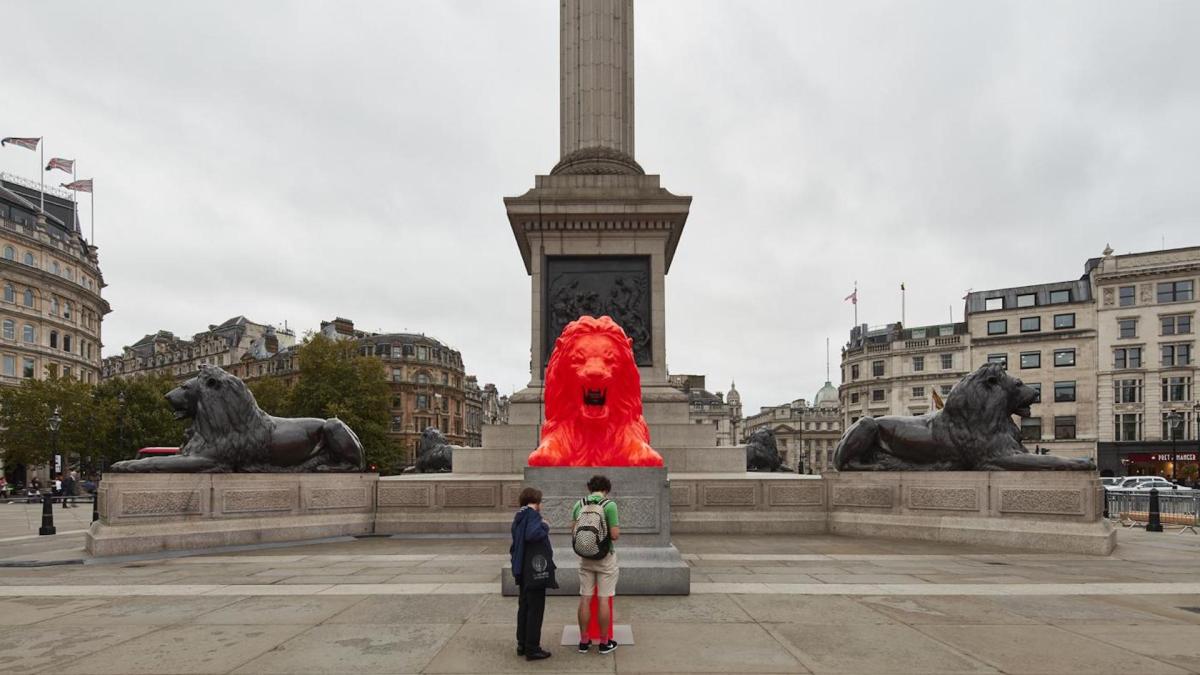Un cinquième lion est apparu sur Trafalgar Square. // Source : Ed Reeve / London Design Festival Un cinquième lion est apparu sur Trafalgar Square. // Source : Ed Reeve / London Design Festival