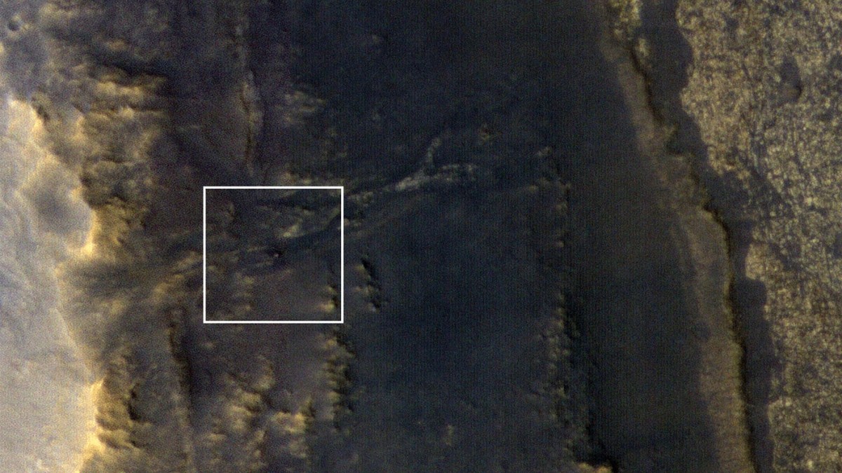 La zone où se trouve Opportunity, photographiée par la sonde MRO. // Source : NASA/JPL-Caltech/Univ. of Arizona La zone où se trouve Opportunity, photographiée par la sonde MRO. // Source : NASA/JPL-Caltech/Univ. of Arizona