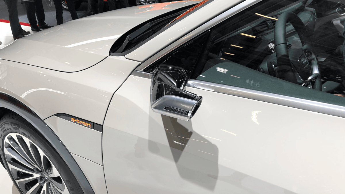 Audi e-tron 55 quattro Audi e-tron 55 quattro