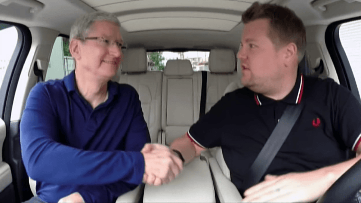 Tim Cook dans Carpool Karaoke // Source : Carpool Karaoke Tim Cook dans Carpool Karaoke // Source : Carpool Karaoke