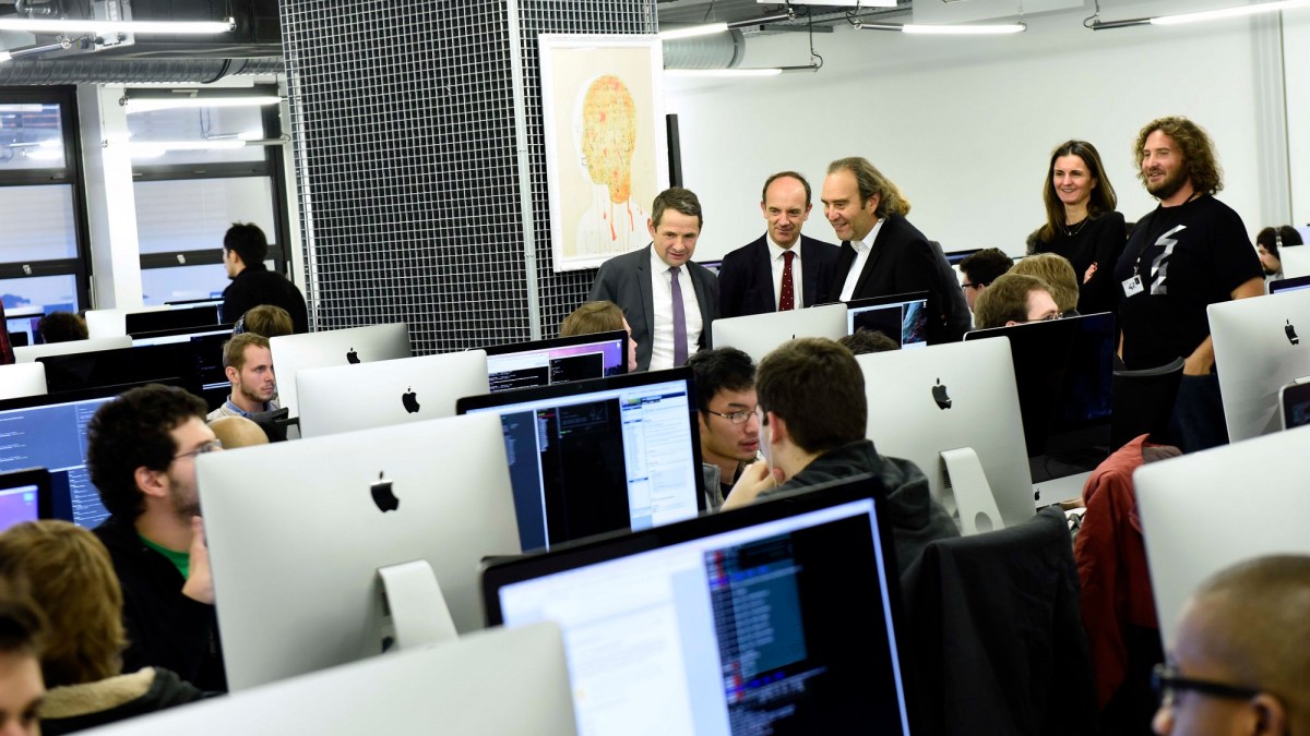 L'École 42, avec Xavier Niel et Thierry Mandon. // Source : M.E.N.E.S.R./X.R.Pictures L'École 42, avec Xavier Niel et Thierry Mandon. // Source : M.E.N.E.S.R./X.R.Pictures