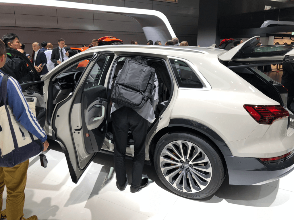 Audi e-tron 55 quattro Audi e-tron 55 quattro
