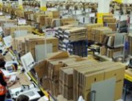 Un entrepôt Amazon. // Source : Flickr/CC/Scott Lewis