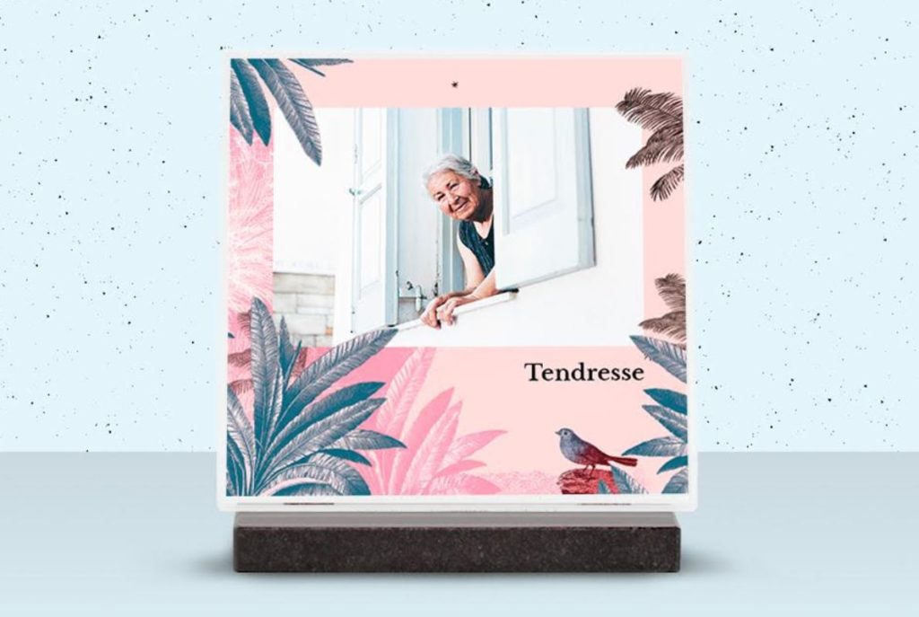 Une plaque funéraire, assortie aux dernières tendances. // Source : Iqoniq Une plaque funéraire, assortie aux dernières tendances. // Source : Iqoniq