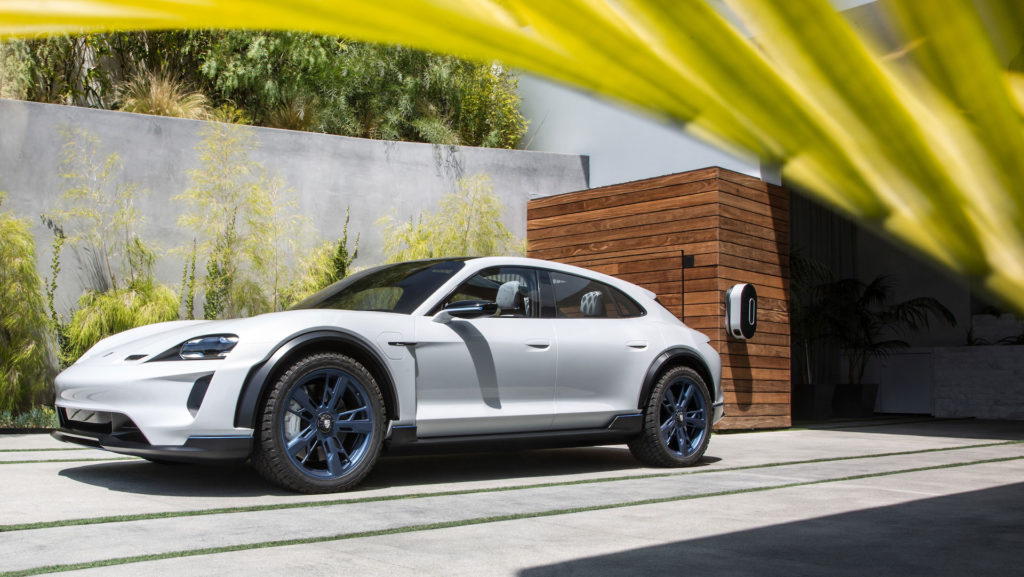 Porsche Mission E Cross Turismo // Source : Porsche Porsche Mission E Cross Turismo // Source : Porsche