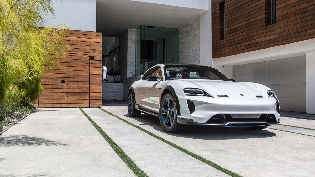 Porsche Mission E Cross Turismo // Source : Porsche Porsche Mission E Cross Turismo // Source : Porsche