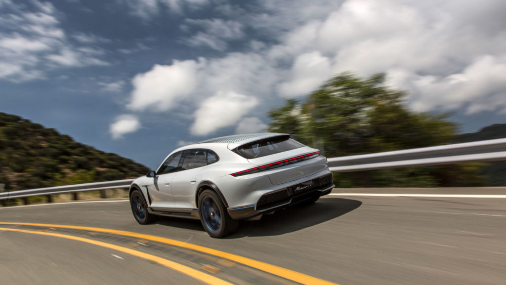 Porsche Mission E Cross Turismo // Source : Porsche Porsche Mission E Cross Turismo // Source : Porsche