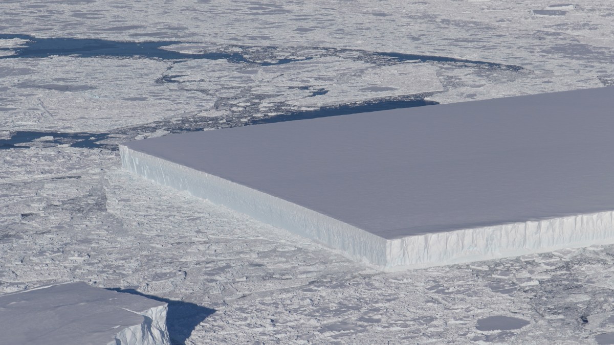 La Nasa a photographié un iceberg tabulaire. // Source : Flickr/CC/NASA/Jeremy Harbeck La Nasa a photographié un iceberg tabulaire. // Source : Flickr/CC/NASA/Jeremy Harbeck