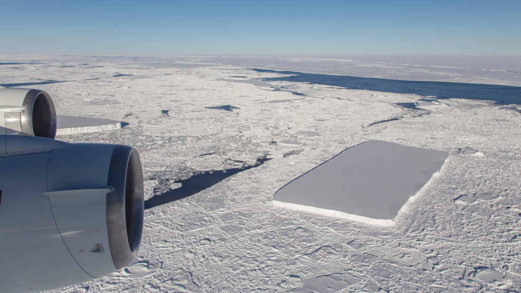 Ceci est un iceberg tabulaire. // Source : Flickr/CC/NASA/Jeremy Harbeck Ceci est un iceberg tabulaire. // Source : Flickr/CC/NASA/Jeremy Harbeck