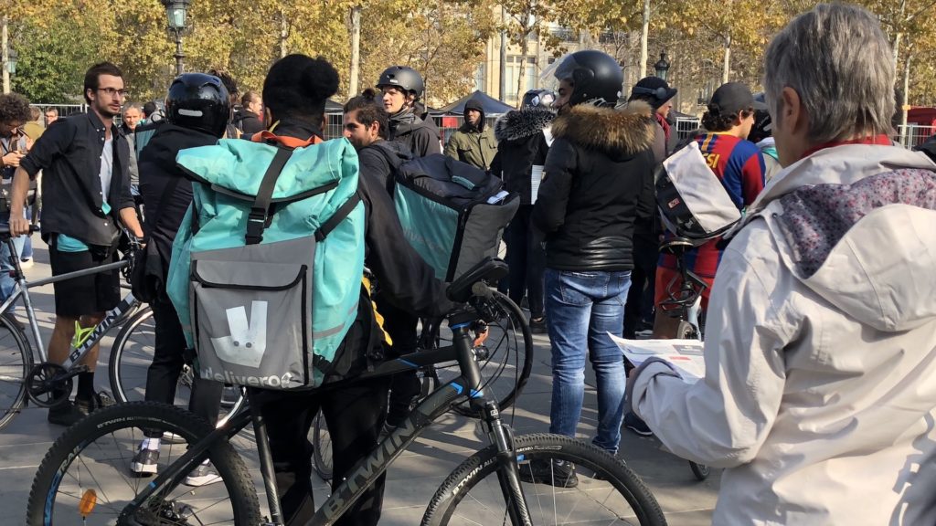 Manifestation des employés de Deliveroo, le 19 octobre 2018 à Paris. // Source : Numerama Manifestation des employés de Deliveroo, le 19 octobre 2018 à Paris. // Source : Numerama