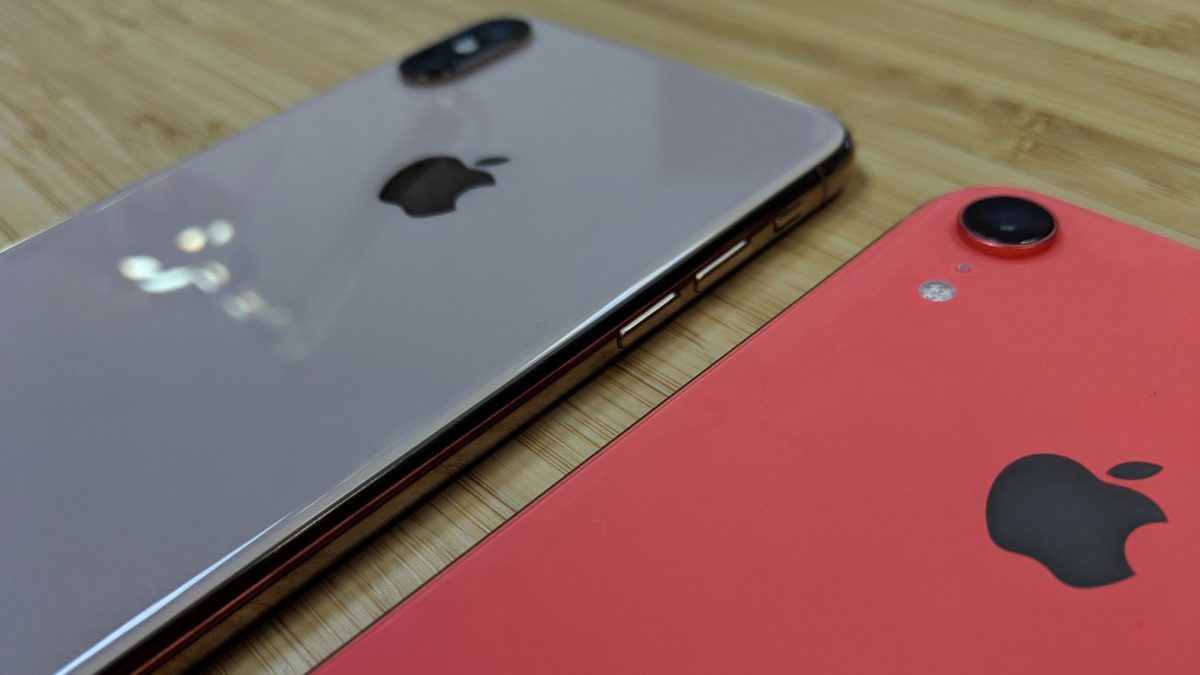 L'iPhone XR et l'iPhone XS. // Source : Numerama L'iPhone XR et l'iPhone XS. // Source : Numerama