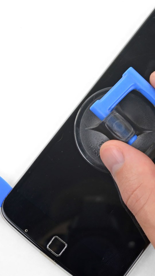 Motorola fournit des kits officiels de réparation. // Source : iFixit Motorola fournit des kits officiels de réparation. // Source : iFixit