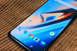Le OnePlus 6T. // Source : Numerama