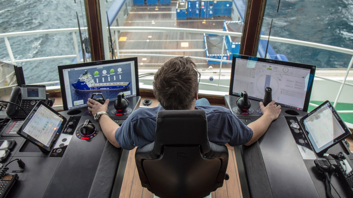 Centre de contrôle d'un navire // Source : Rolls-Royce Centre de contrôle d'un navire // Source : Rolls-Royce