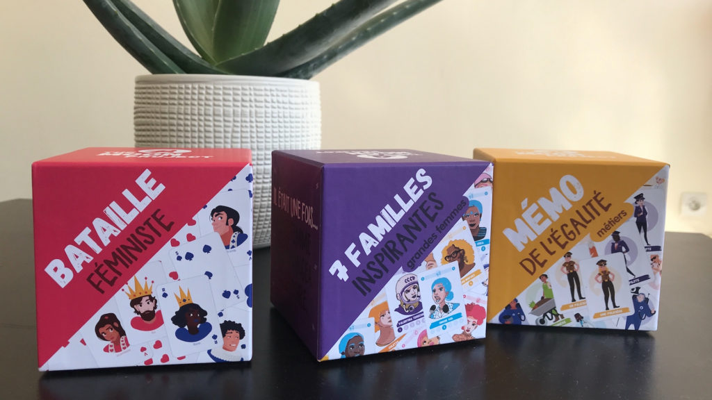 Les jeux sont présentés dans des boîtes cubiques colorés. // Source : Nelly Lesage pour Numerama Les jeux sont présentés dans des boîtes cubiques colorés. // Source : Nelly Lesage pour Numerama