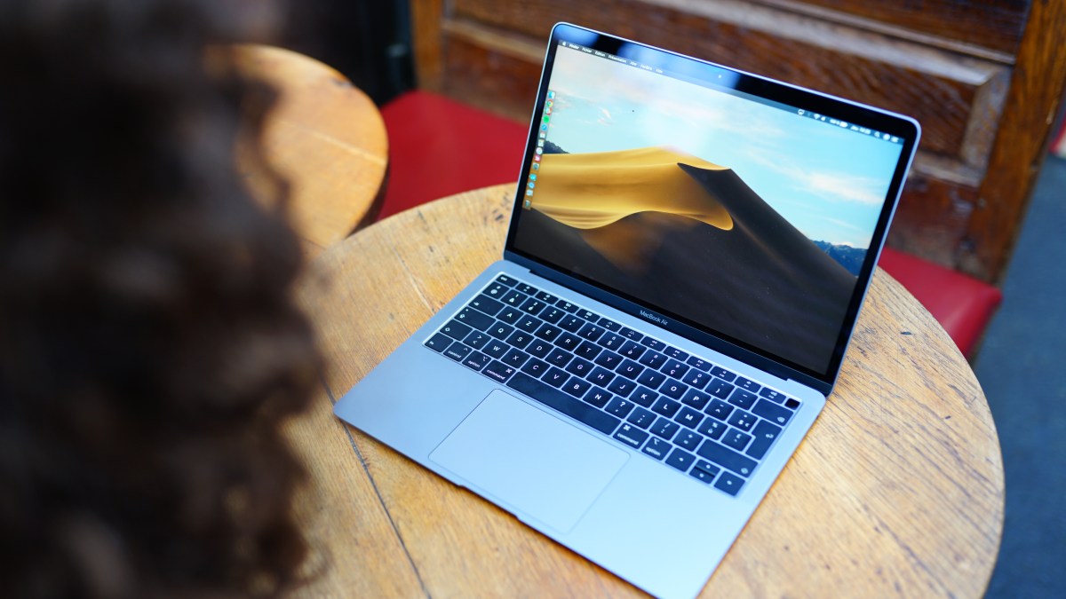 Le MacBook Air Retina // Source : Ulrich Rozier pour Numerama Le MacBook Air Retina // Source : Ulrich Rozier pour Numerama