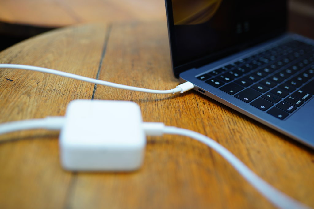 Le MacBook Air Retina // Source : Ulrich Rozier pour Numerama Le MacBook Air Retina // Source : Ulrich Rozier pour Numerama