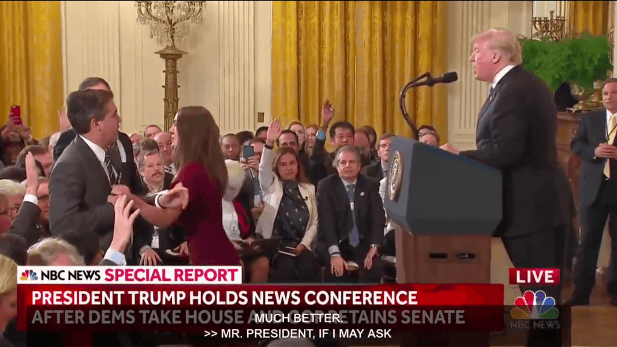 Altercation entre Donald Trump et Jim Acosta lors d'une conférence de presse de la Maison Blanche. // Source : NBC News Altercation entre Donald Trump et Jim Acosta lors d'une conférence de presse de la Maison Blanche. // Source : NBC News