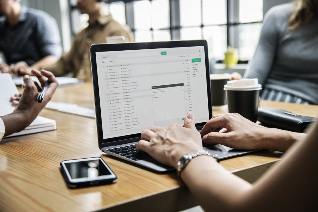 Trier, classer et supprimer ses emails, le premier et meilleur réflexe à avoir pour entrer dans une démarche écologique sur Internet. // Source : Pixabay Trier, classer et supprimer ses emails, le premier et meilleur réflexe à avoir pour entrer dans une démarche écologique sur Internet. // Source : Pixabay