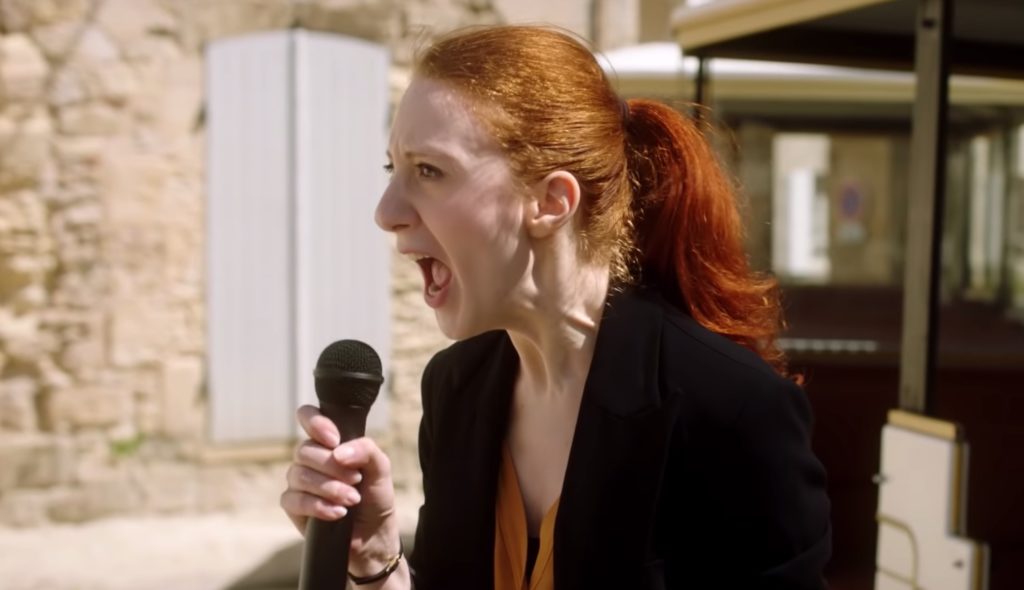 Roxane Duran dans la bande-annonce de Deutsch-Les-Landes // Source : YouTube Roxane Duran dans la bande-annonce de Deutsch-Les-Landes // Source : YouTube