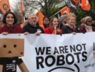 Des employés défilent // Source : GMB Union
