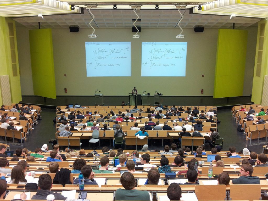 Un amphithéâtre d'université. // Source : Pixabay Un amphithéâtre d'université. // Source : Pixabay