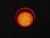Un feu rouge // Source : Erwan Hesry via Unsplash