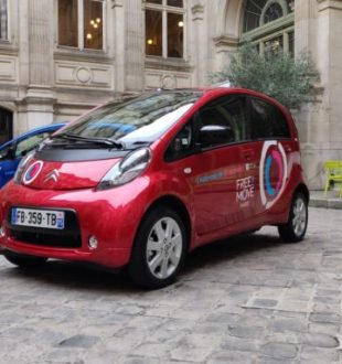 Citroën C-Zéro de Free2Move, à la Mairie de Paris // Source : Numerama