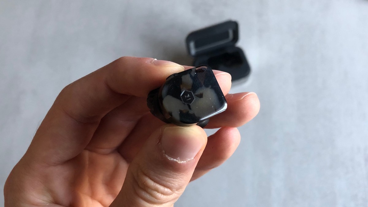 Une oreillette MW07 // Source : Numerama (Maxime Claudel) Une oreillette MW07 // Source : Numerama (Maxime Claudel)