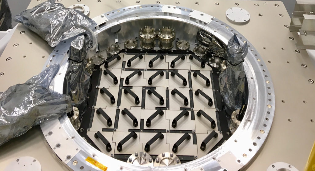 Le cryostat de la caméra du LSST. // Source : LSST Camera Project (photo recadrée) Le cryostat de la caméra du LSST. // Source : LSST Camera Project (photo recadrée)