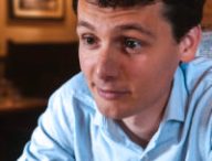 Sébastien Martinez, auteur de la bande dessinée Une mémoire de roi. // Source : Photo Lucie Bellet pour Numerama