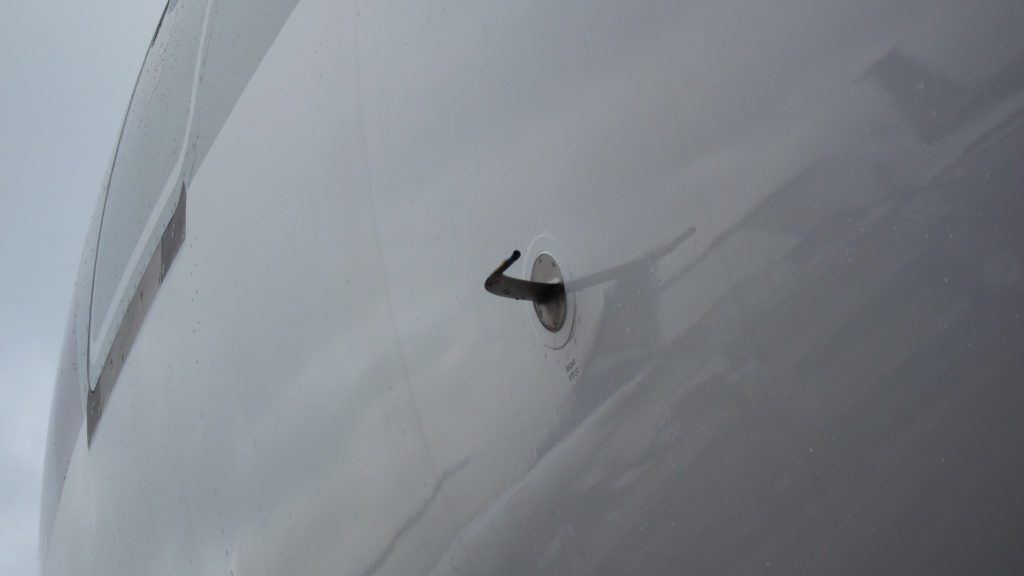Une sonde Pitot sur le côté d'un Boeing 787. // Source : Wikimedia/CC/Olivier Cleynen