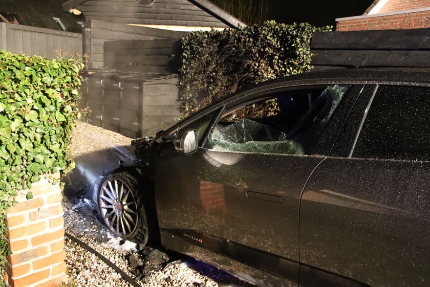 Jaguar I-Pace qui a pris feu // Source : Autobahn Jaguar I-Pace qui a pris feu // Source : Autobahn