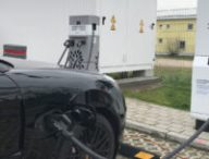 Une Taycan en charge rapide // Source : Porsche