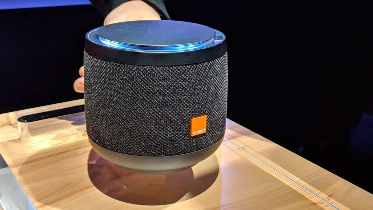 Enceinte connectée Orange // Source : Ulrich Rozier (pour Numerama) Enceinte connectée Orange // Source : Ulrich Rozier (pour Numerama)