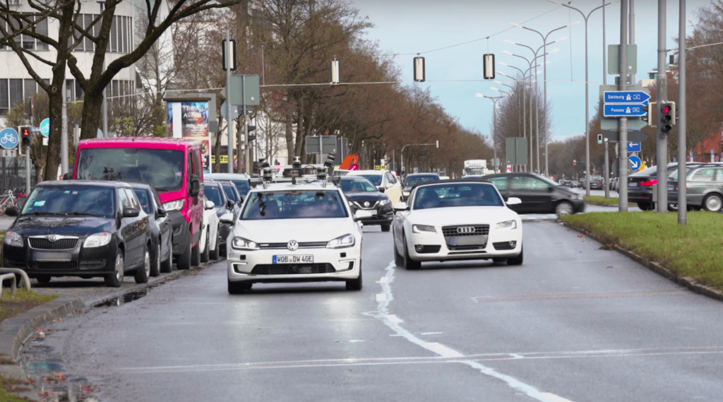 Audi voiture autonome // Source : Autonomous Intelligent Driving Audi voiture autonome // Source : Autonomous Intelligent Driving