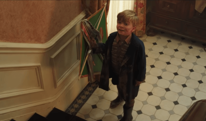 Georgie, le petit dernier de la famille Banks, parvient à devenir attachant. // Source : Disney Georgie, le petit dernier de la famille Banks, parvient à devenir attachant. // Source : Disney